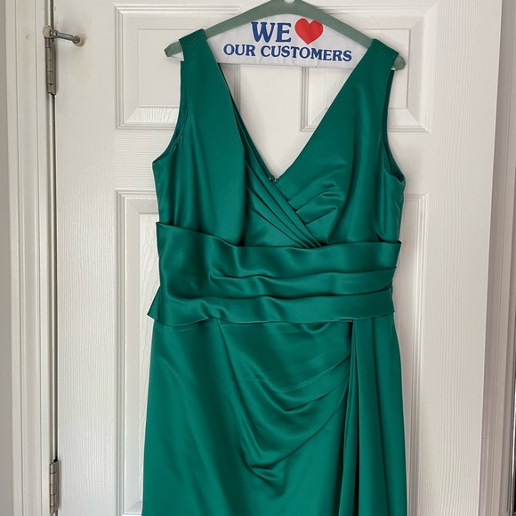 Emerald Green Gown - Picture 6 of 6